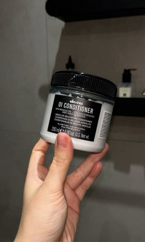 Davines OI Conditioner - Roucou Oil Silky Shine & Softness Davines Conditioner  Pinky Cosmetics