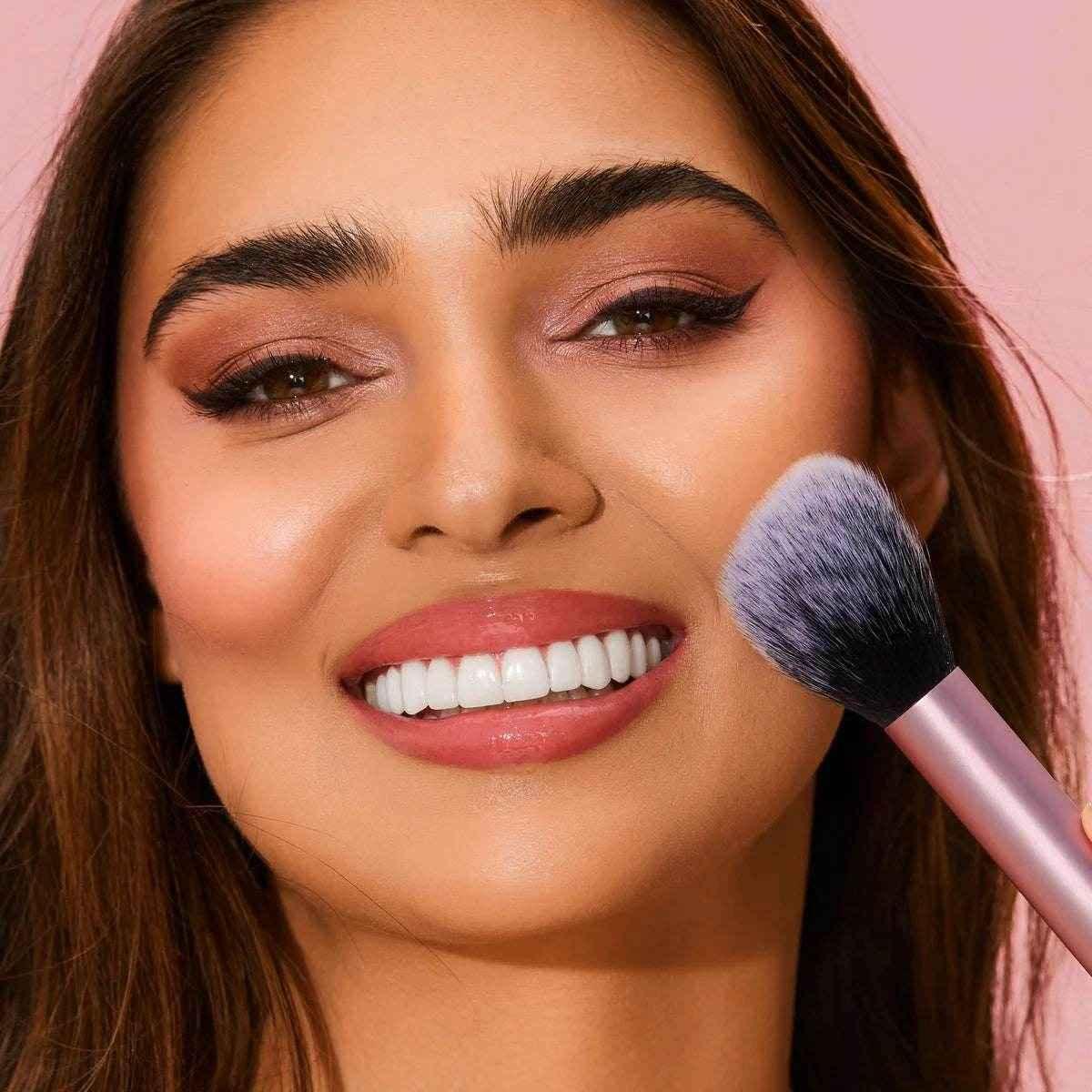 Real Techniques Everyday Essentials Brush Set ✨🖌 - - Pinky Cosmetics -- United Arab Emirates -- Pinky Cosmetics