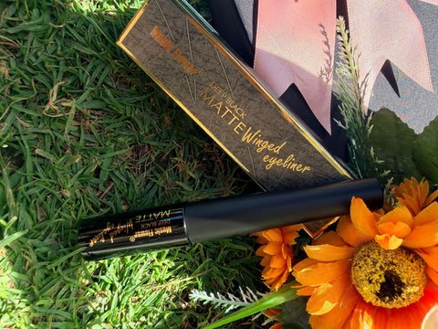 Music Flower Matte Winged Eyeliner Deep Black Matte Finish Music Flower Eyeliner  Pinky Cosmetics